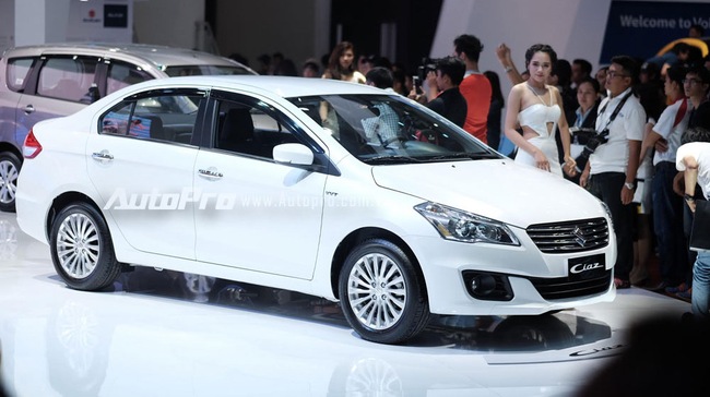Gian hàng Suzuki: Xe sedan Ciaz là "át chủ bài"
